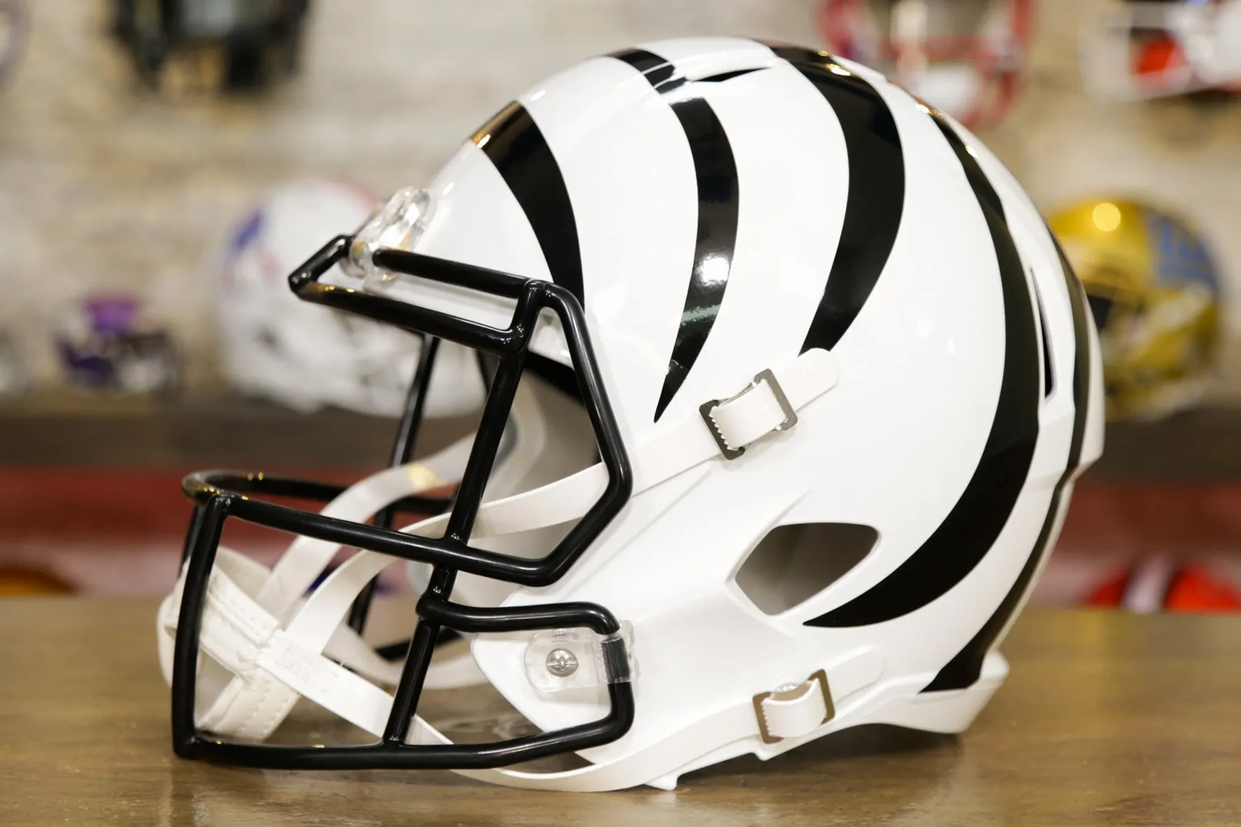 Cincinnati Bengals Riddell Speed Display Helmet - White Bengal Alternate