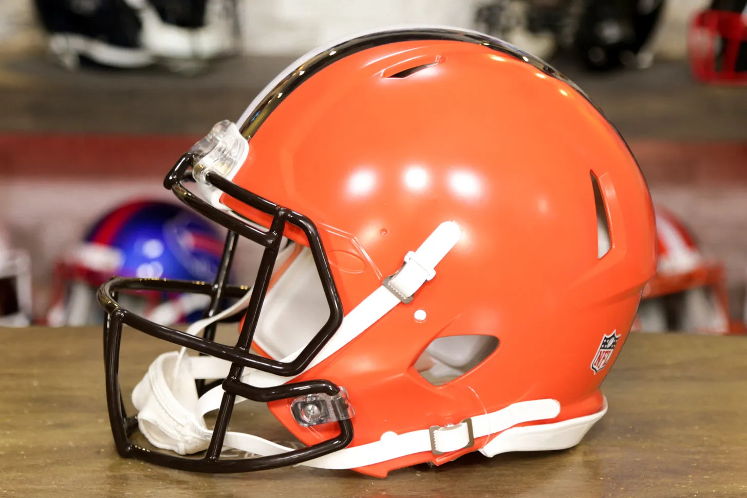 Cleveland Browns Riddell Speed Display Helmet - 2020-2023 Throwback