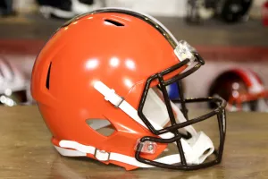 Cleveland Browns Riddell Speed Display Helmet - 2020-2023 Throwback