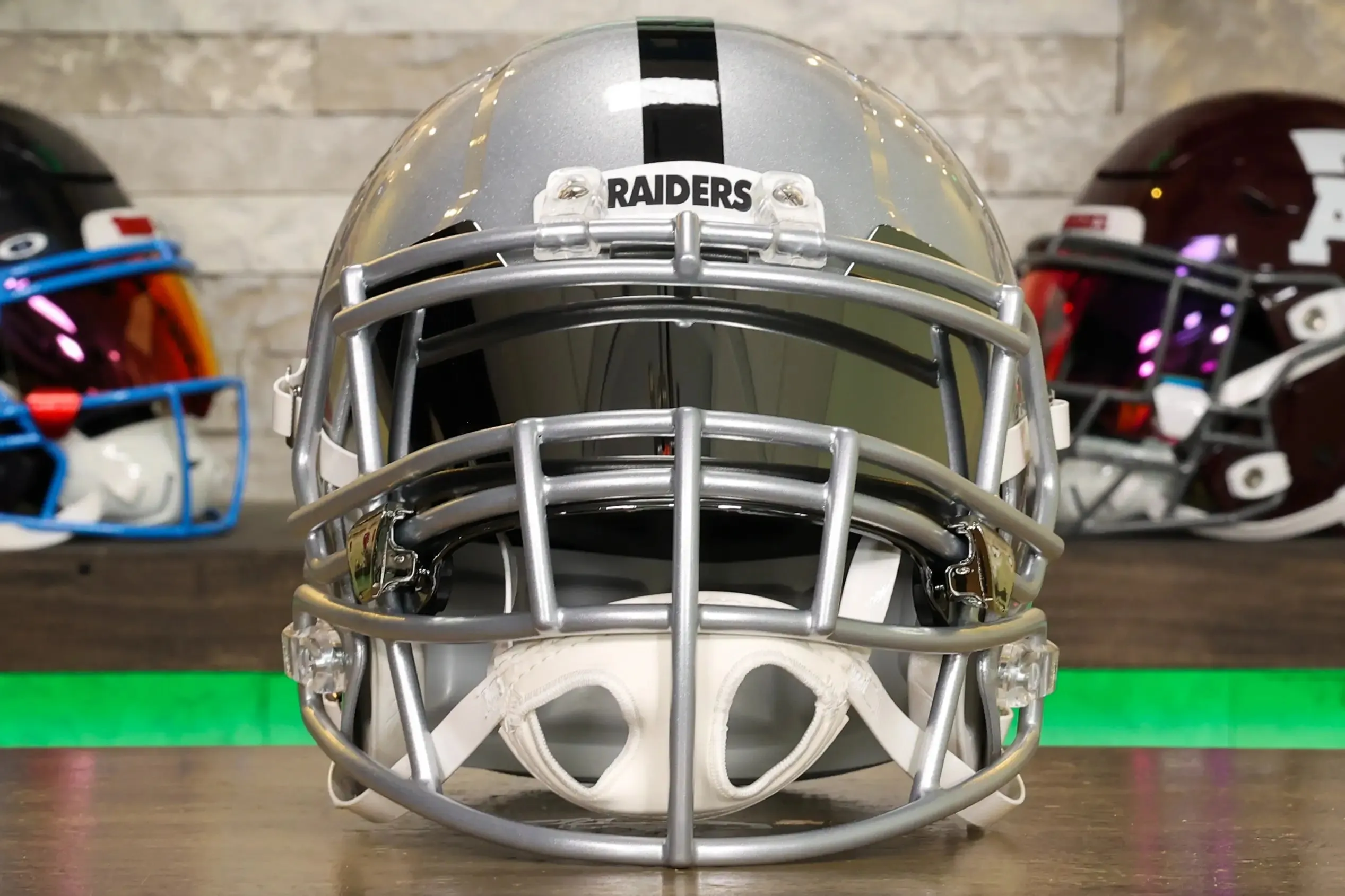 Las Vegas Raiders Riddell Speed Display Helmet - GG Edition 02592