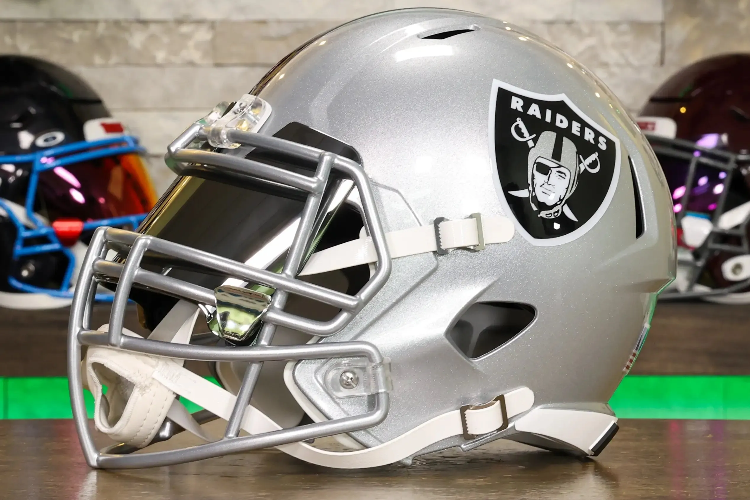 Las Vegas Raiders Riddell Speed Display Helmet - GG Edition 02592