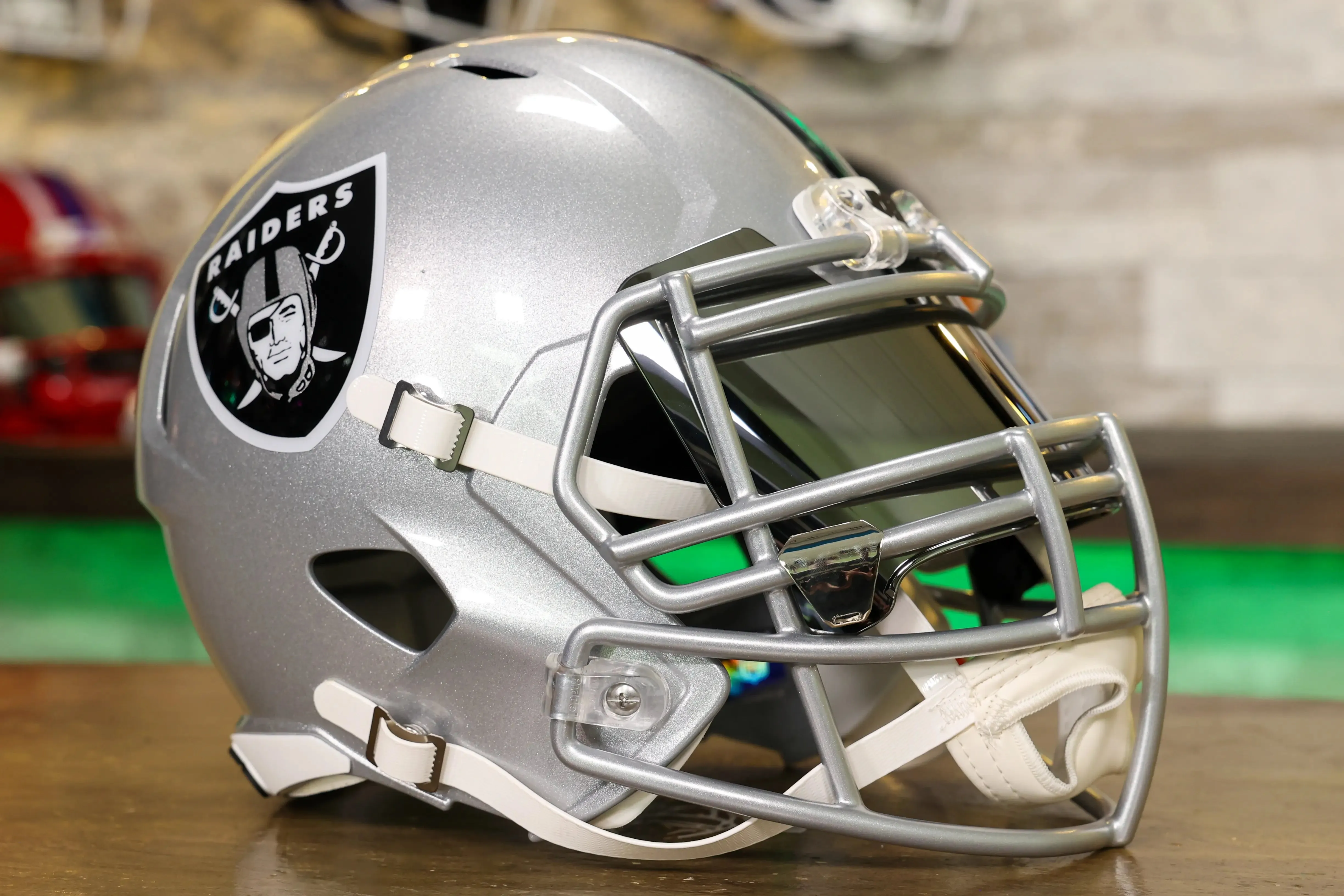 Las Vegas Raiders Riddell Speed Display Helmet - GG Edition 02592