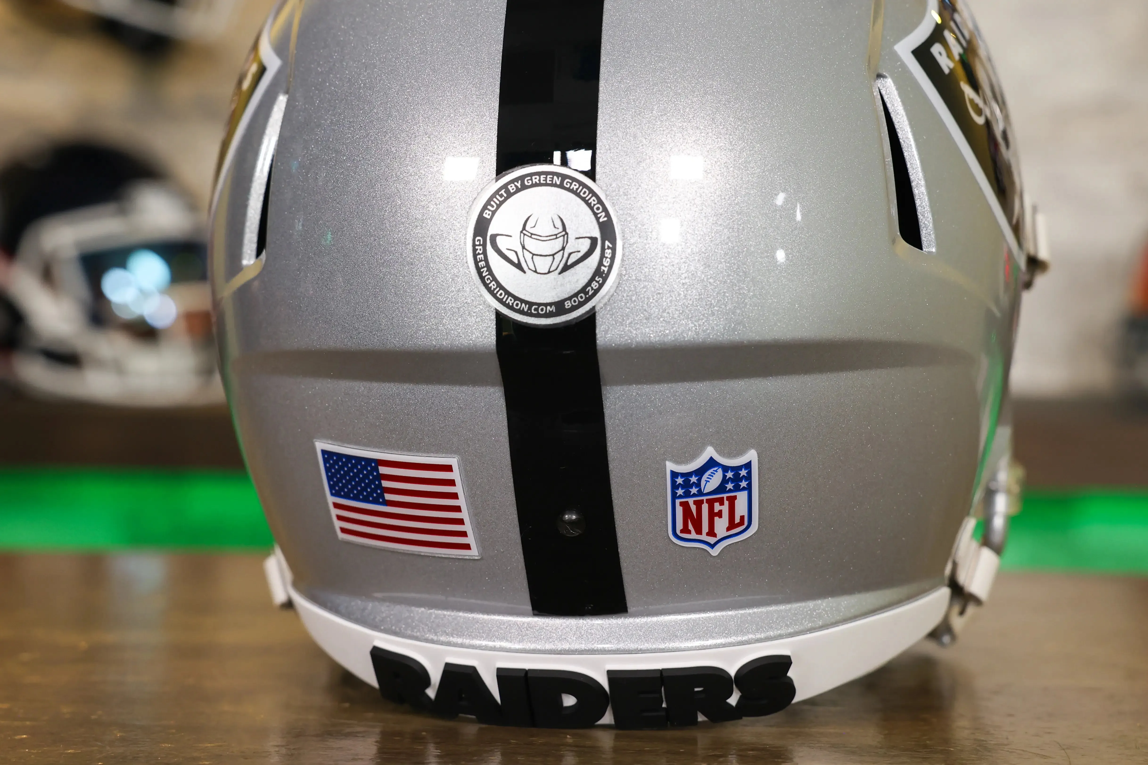 Las Vegas Raiders Riddell Speed Display Helmet - GG Edition 02592