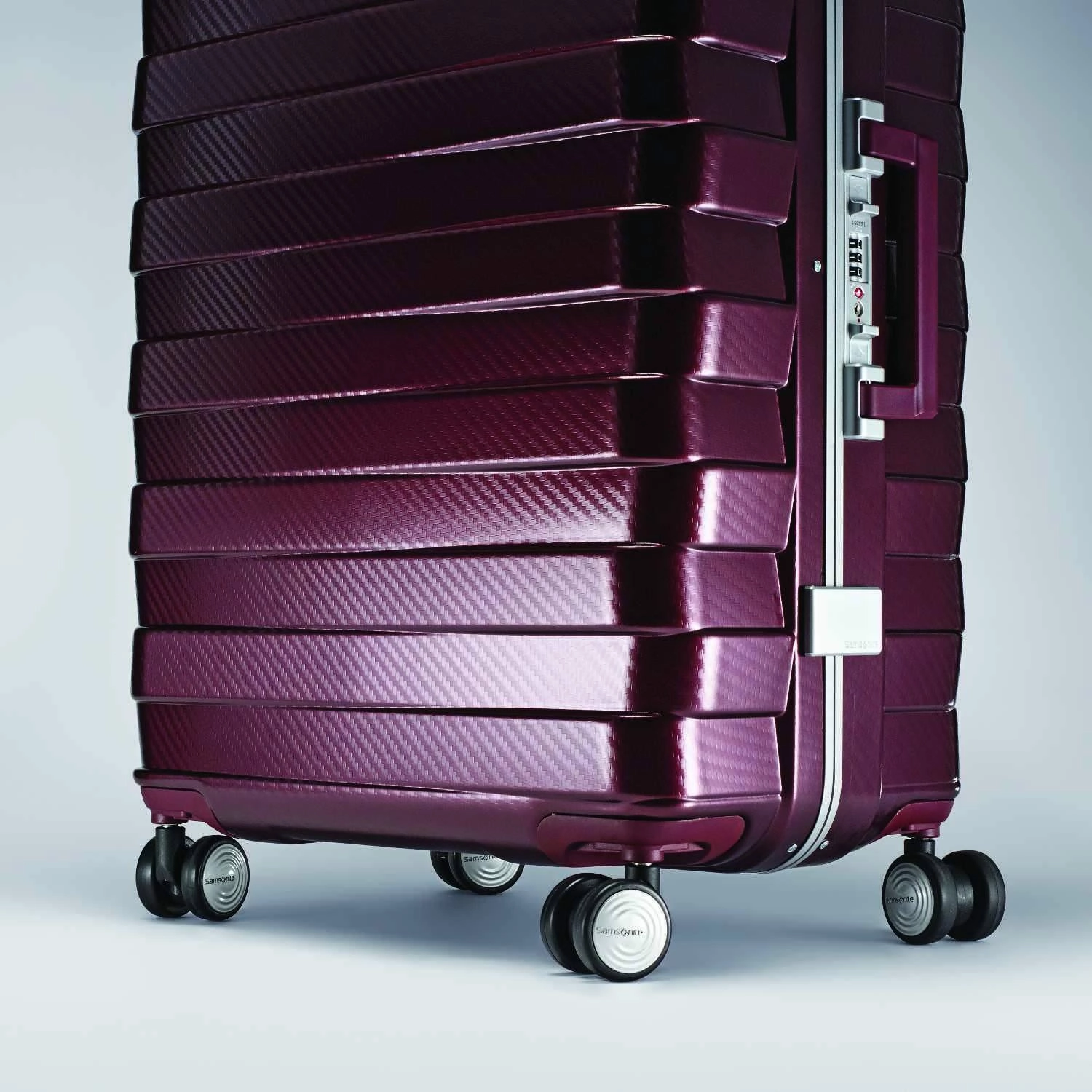 Samsonite Framelock 28" 4-Wheel Large Luggage