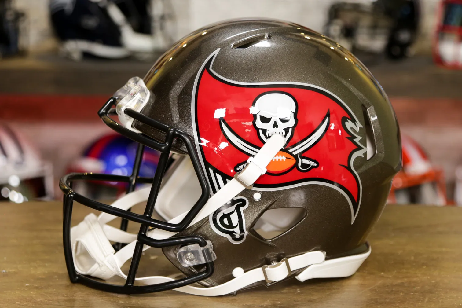 Tampa Bay Buccaneers Riddell Speed Authentic Helmet