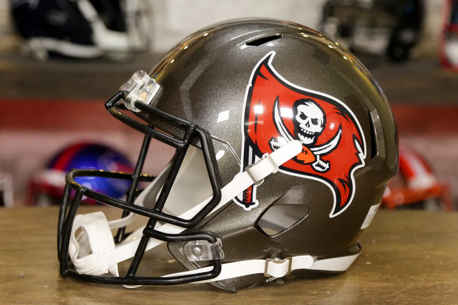 Tampa Bay Buccaneers Riddell Speed Display Helmet - 1997-2013 Throwback