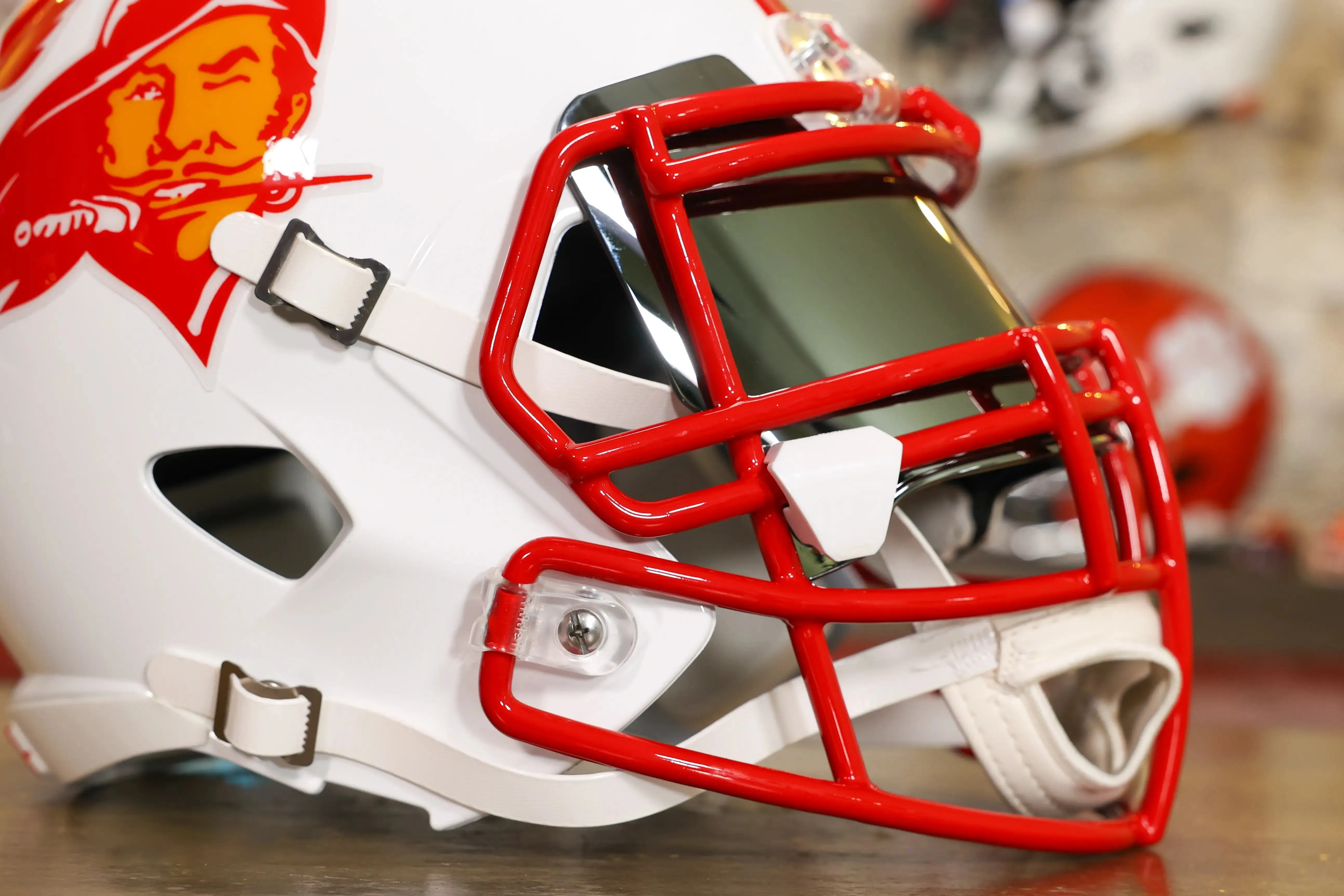 Tampa Bay Buccaneers Riddell Speed Display Helmet - GG Edition