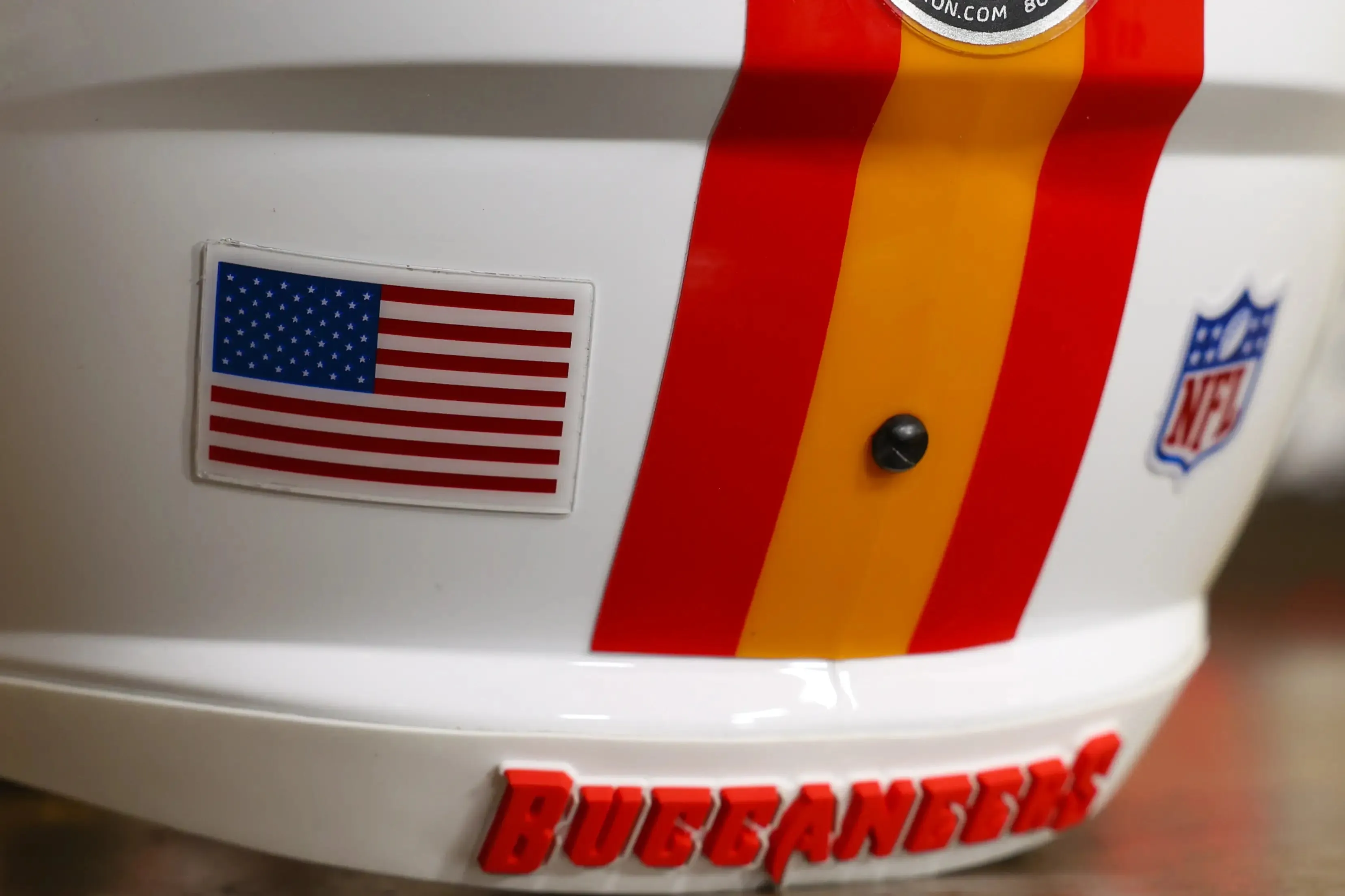Tampa Bay Buccaneers Riddell Speed Display Helmet - GG Edition