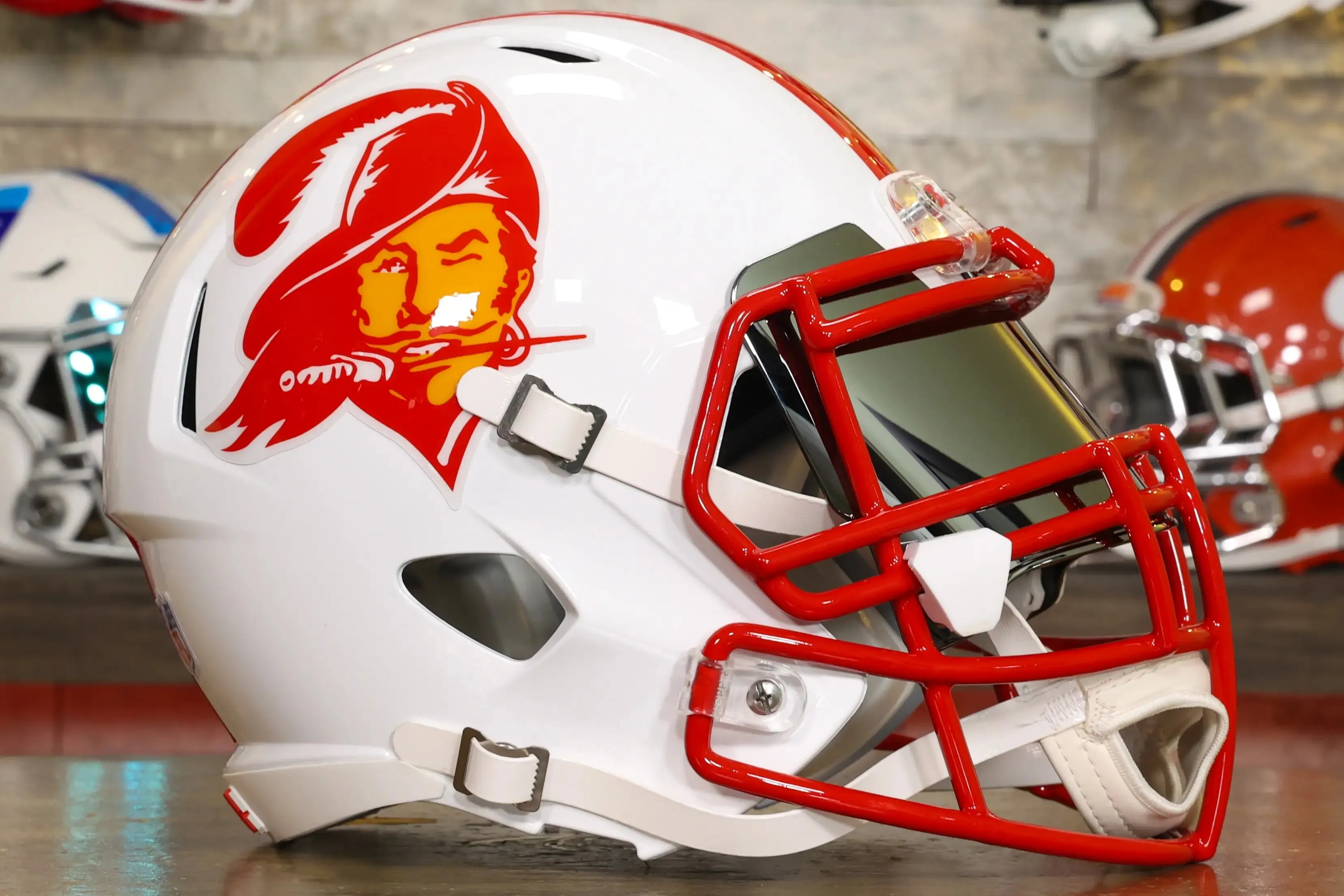 Tampa Bay Buccaneers Riddell Speed Display Helmet - GG Edition